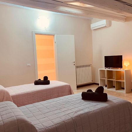 Casa Amelie Διαμέρισμα Πεσκιέρα ντελ Γκάρντα Εξωτερικό φωτογραφία